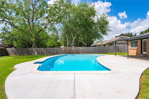 Homes For Sale - 5422 Thistle Drive<br/> Dickinson, TX 77539