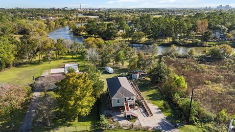 Homes For Sale - 9810 Oak Leaf Drive<br/> Baytown, TX 77521