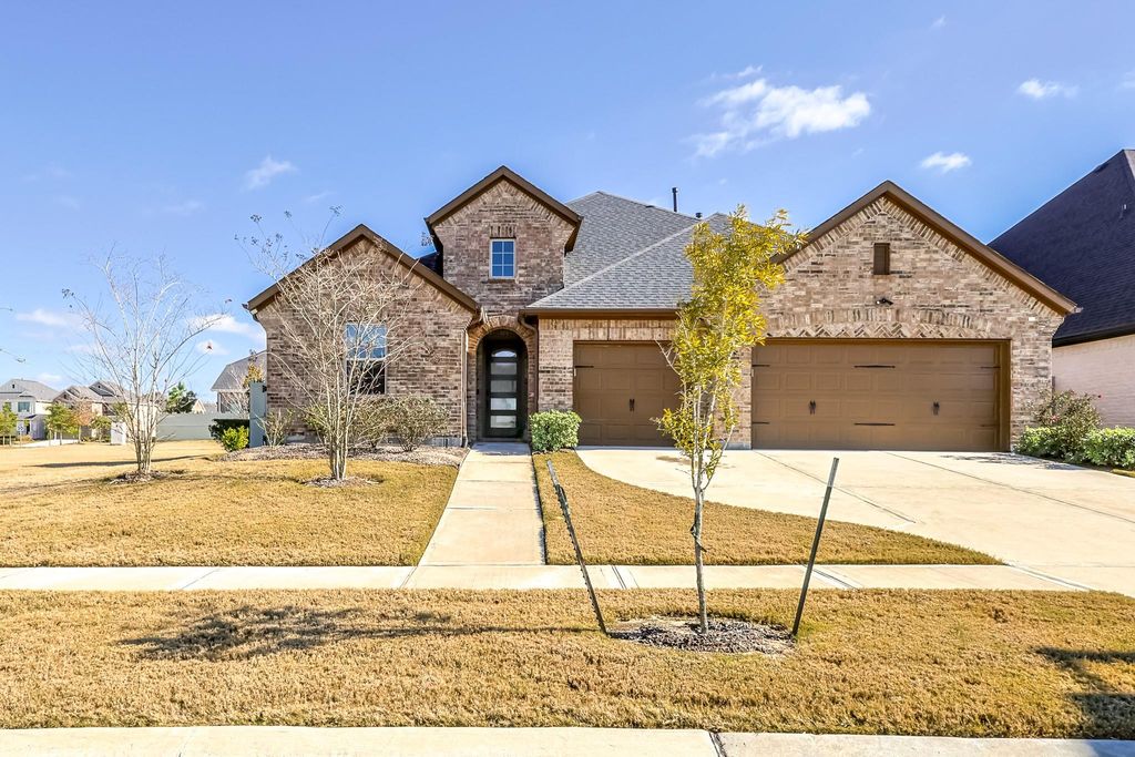 Photo of 10337 Bayou Oaks Drive, Conroe, TX 77385 (MLS # 34331391)