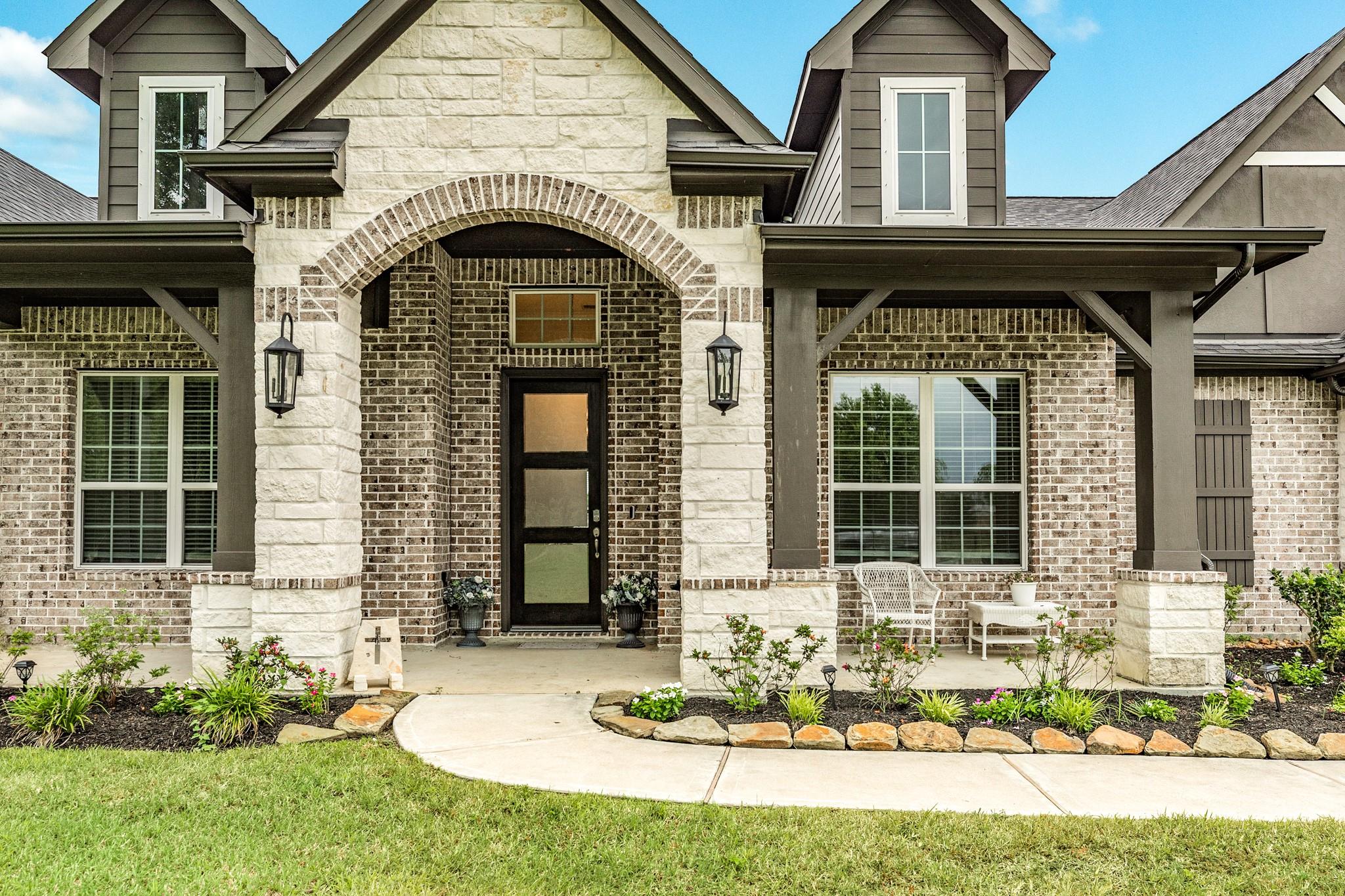 902 Redbird Court