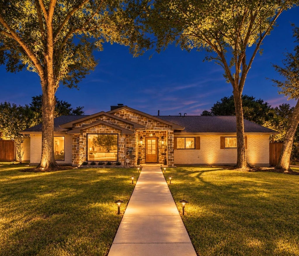 Photo of 10823 Chimney Rock Road, Houston, TX 77096 (MLS # 36671365)
