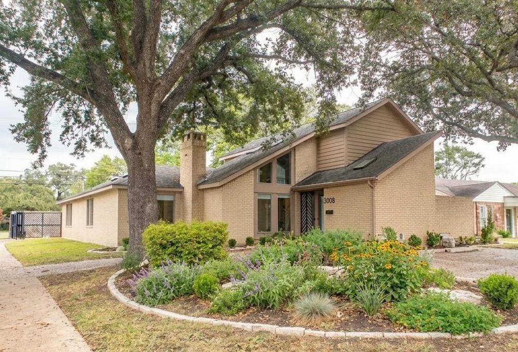 Photo of 5008 Locust Street, Bellaire, TX 77401 (MLS # 95938729)