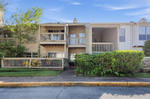 Photo of 2100 Tanglewilde Street #384, Houston, TX 77063 (MLS # 34215701)