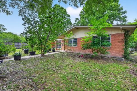 Photo of 4510 Kinglet St, Houston, TX 77035 (MLS # 95944335)