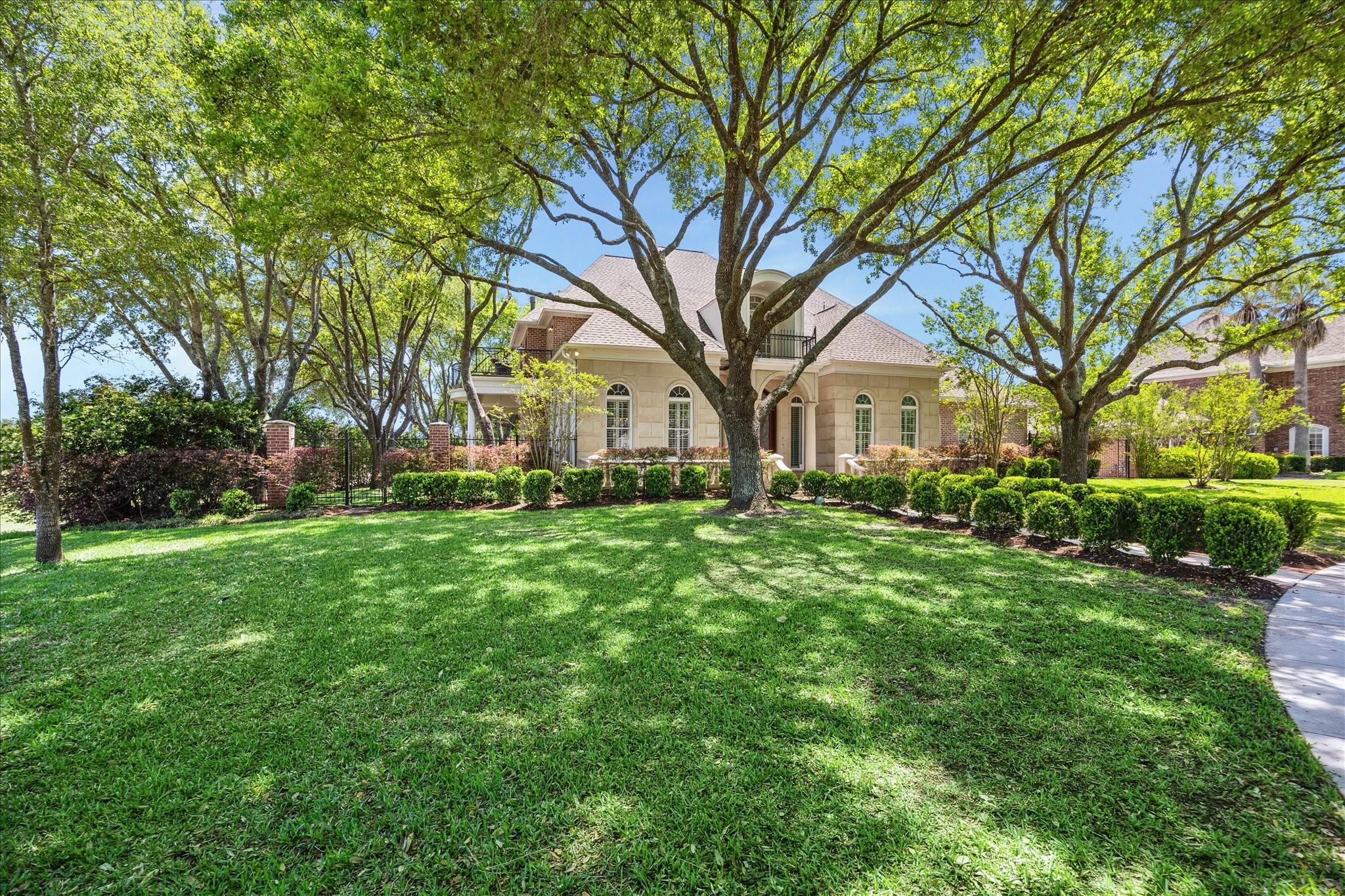 38 Scotsmoor Court