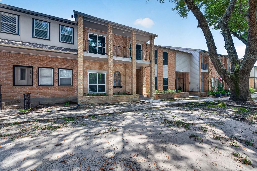 Photo of 608 N Eldridge Parkway, Houston, TX 77079 (MLS # 19251638)