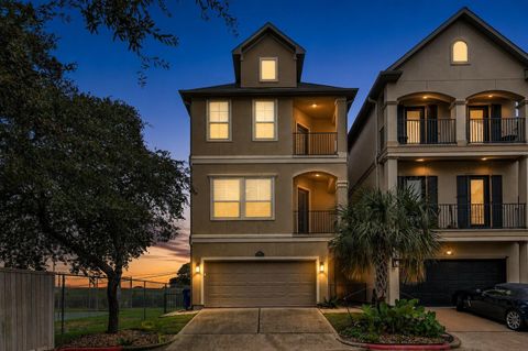Photo of 18721 Egret Oaks Lane, Webster, TX 77058 (MLS # 69333103)
