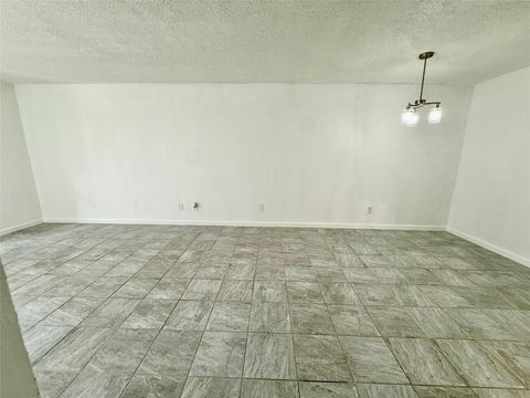 Tiny photo for 2830 S Bartell Drive #9, Houston, TX 77054 (MLS # 12155066)