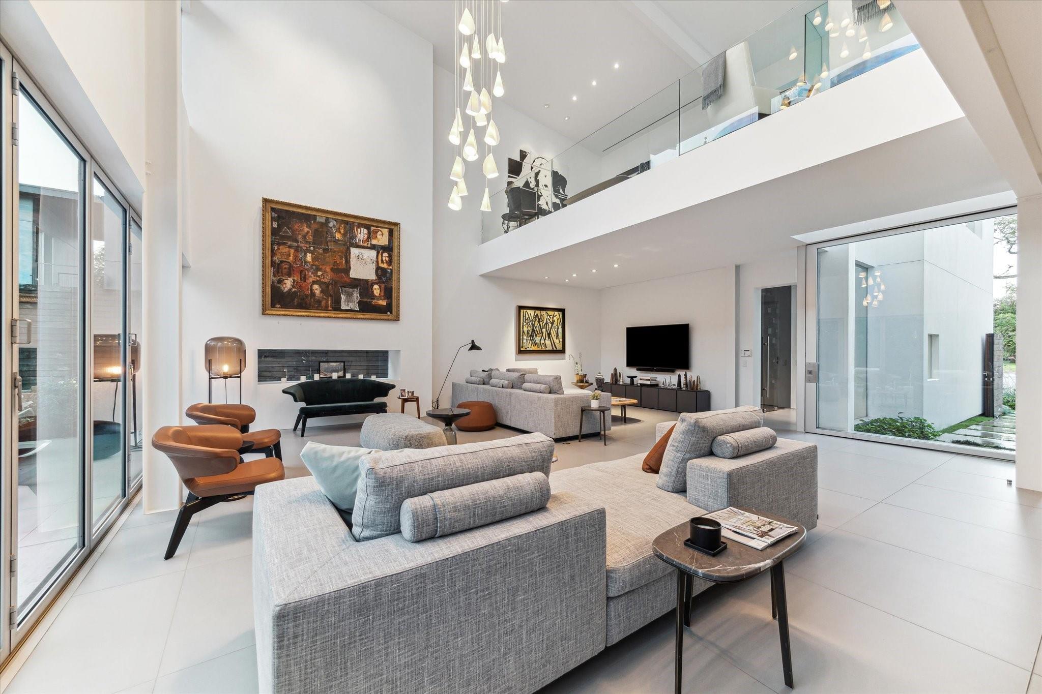 2169 University Boulevard