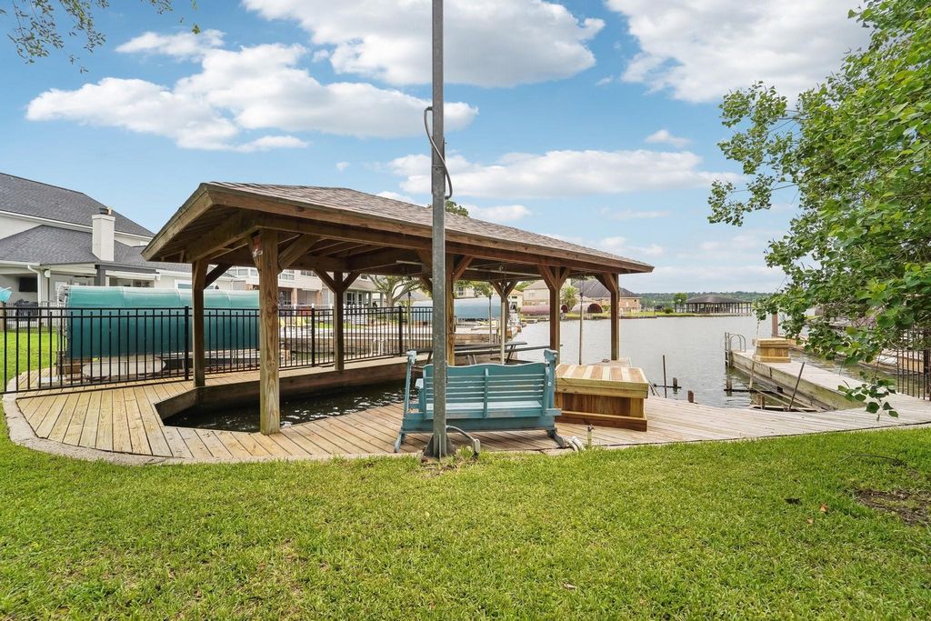 Photo of 9243 Deepwater Drive, Montgomery, TX 77356 (MLS # 13900522)