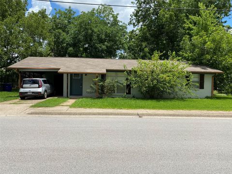 Homes For Rent - 1702 19th Street<br/> Walker County, Huntsville, TX 77340