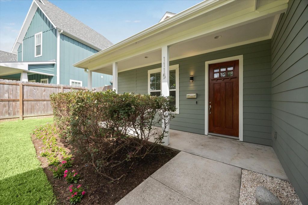 Photo of 1115 Du Barry Lane, Houston, TX 77018 (MLS # 71639892)