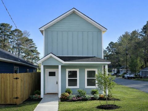 Photo of 16983 W Juneau, Montgomery, TX 77316 (MLS # 48252229)