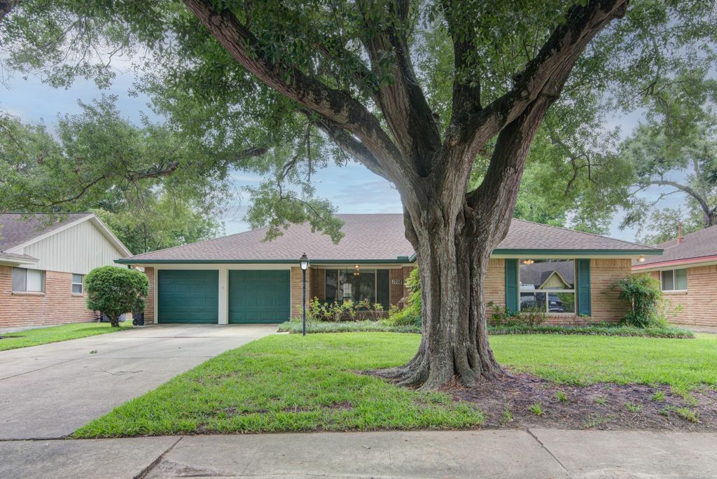 Photo of 1708 Capstan Road, Houston, TX 77062 (MLS # 12573436)