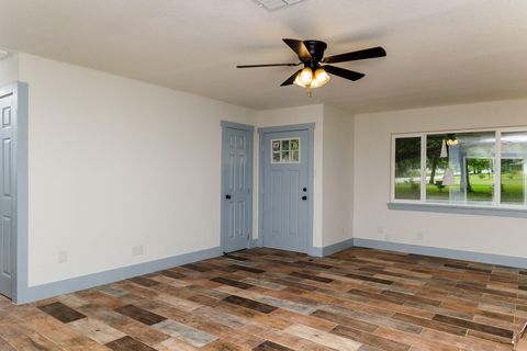 Photo of 811 Matchett St, Brenham, TX 77833 (MLS # 24759959) Photo of 811 Matchett St, Brenham, TX 77833 (MLS # 24759959)