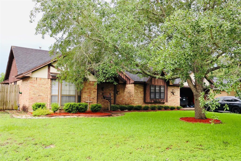 Photo of 1108 Easy St Street, Rosenberg, TX 77471 (MLS # 38619951)