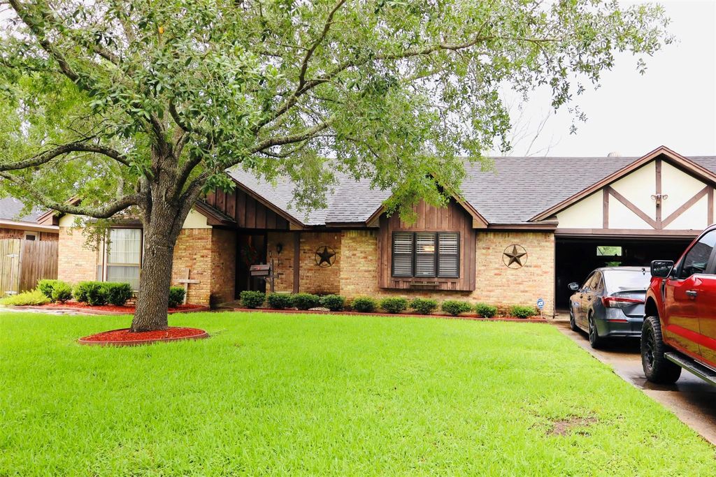Photo of 1108 Easy St Street, Rosenberg, TX 77471 (MLS # 38619951)