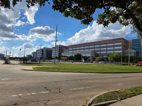 Photo of 7663 Cambridge Street #7663, Houston, TX 77054 (MLS # 52550480)