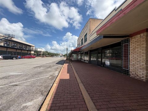Photo of 2217 Avenue G, Bay City, TX 77414 (MLS # 12185408)
