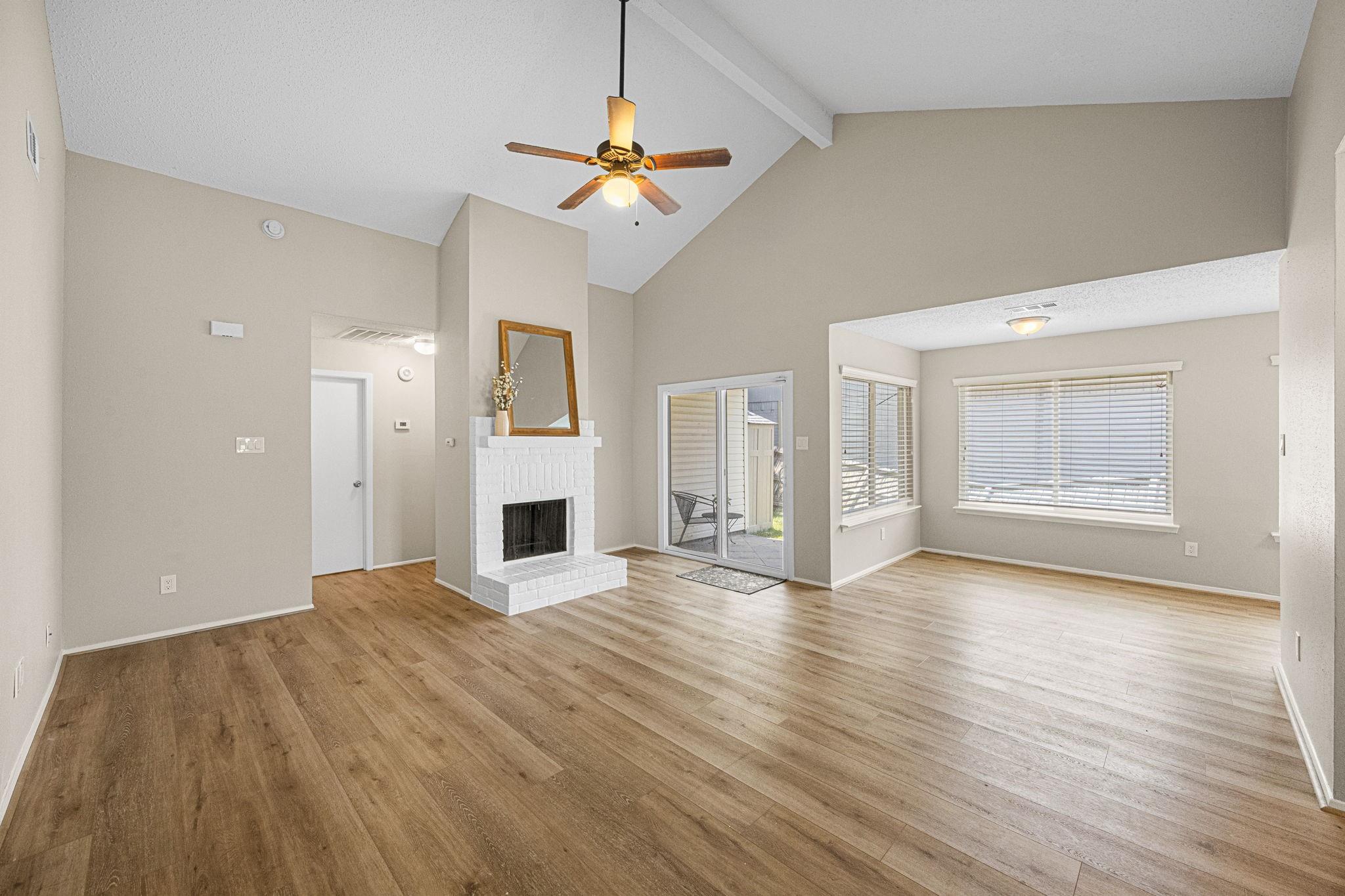 10719 Lakewood Oaks Drive