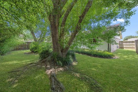 Tiny photo for 10719 Lakewood Oaks Drive, Sugar Land, TX 77498 (MLS # 75403065)