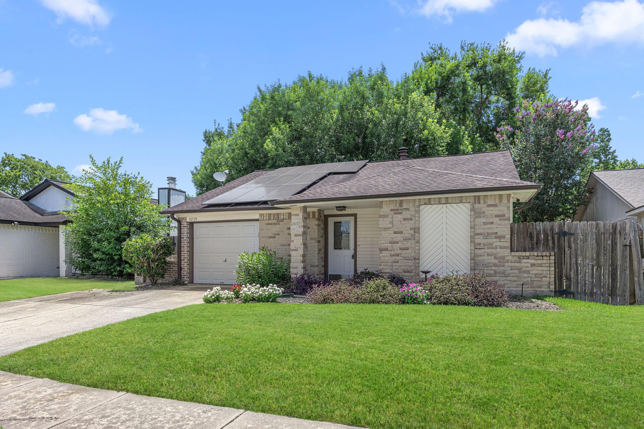 10719 Lakewood Oaks Drive