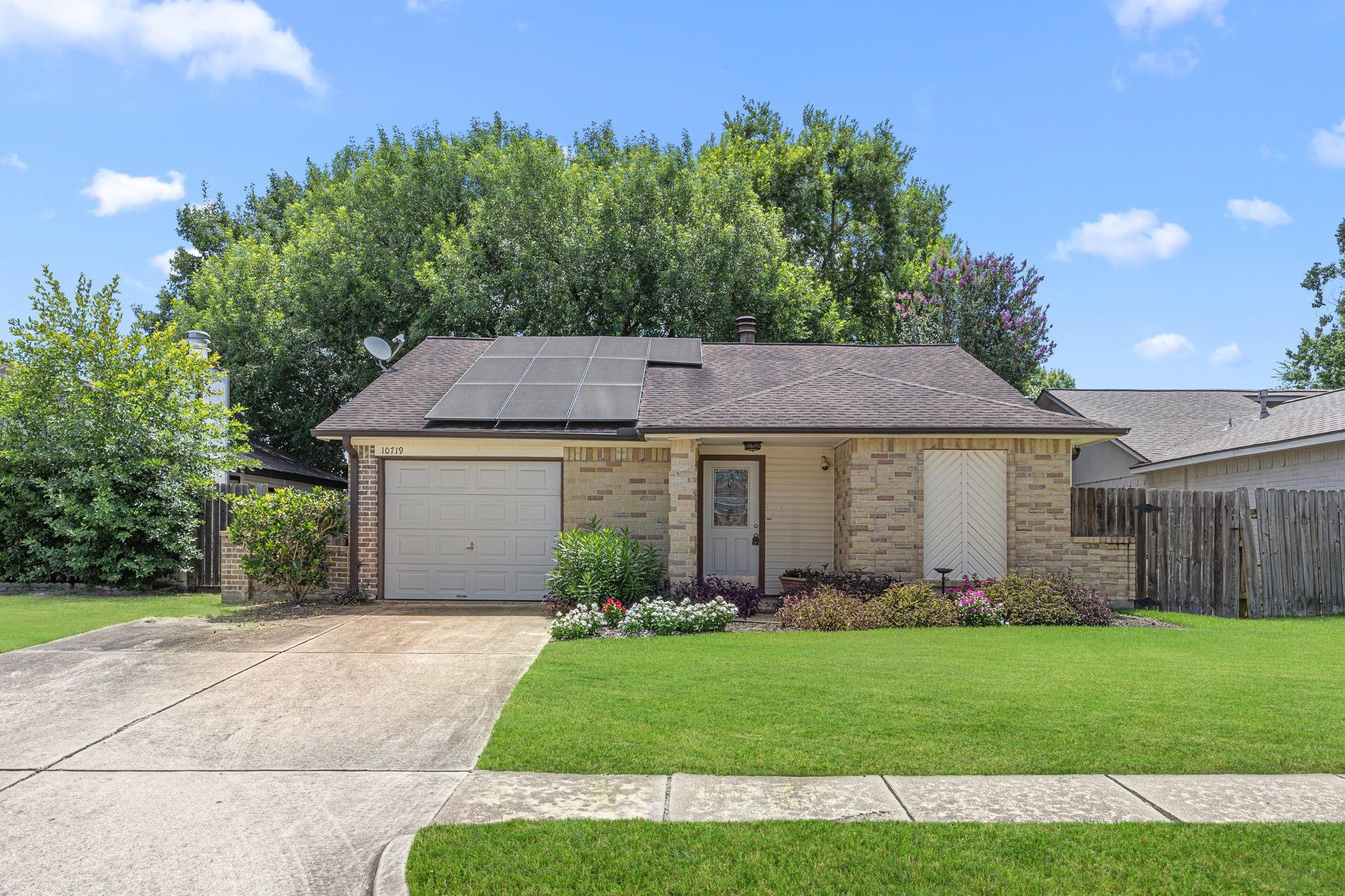 10719 Lakewood Oaks Drive