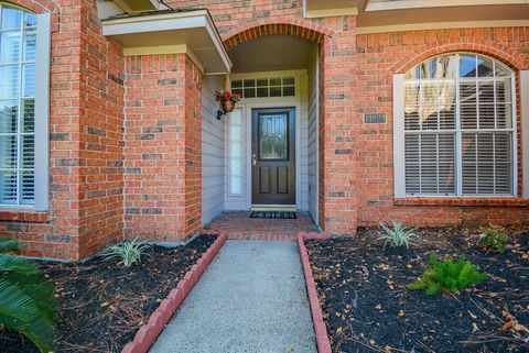 Photo of 14823 Redwood Bend Trail, Houston, TX 77062 (MLS # 65485352)