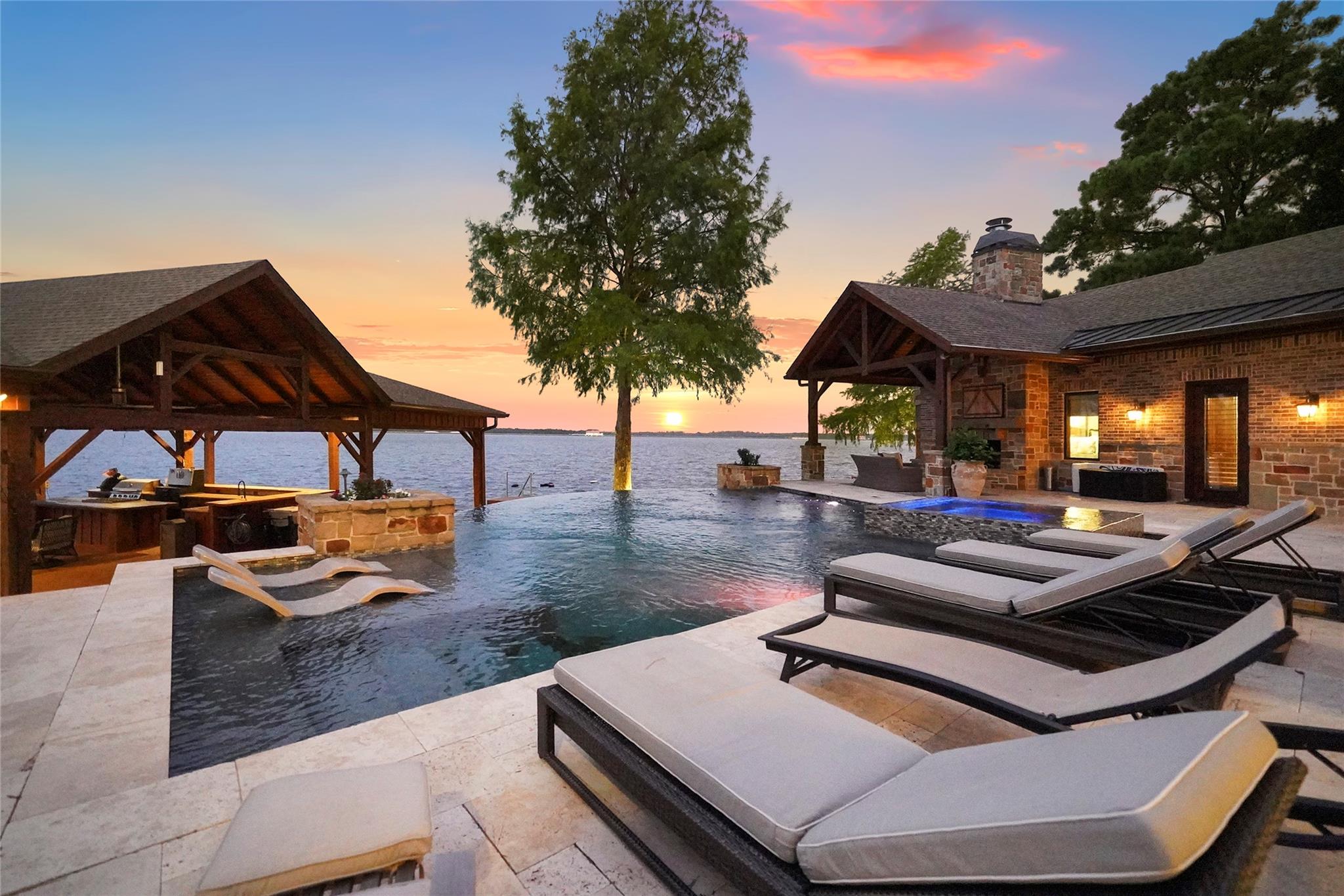 9144 Escondido Drive