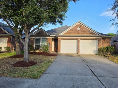Photo of 2009 Balsam Lake Lane, Pearland, TX 77584 (MLS # 39753650)