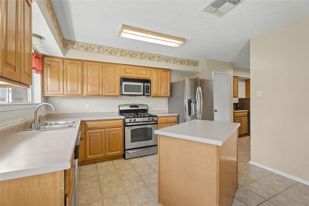 Photo of 15807 Castorglen Drive, Houston, TX 77598 (MLS # 83530568)