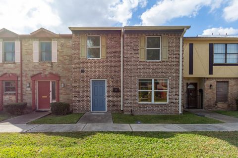 Photo of 1053 Willow Oaks Circle, Pasadena, TX 77506 (MLS # 87898091)