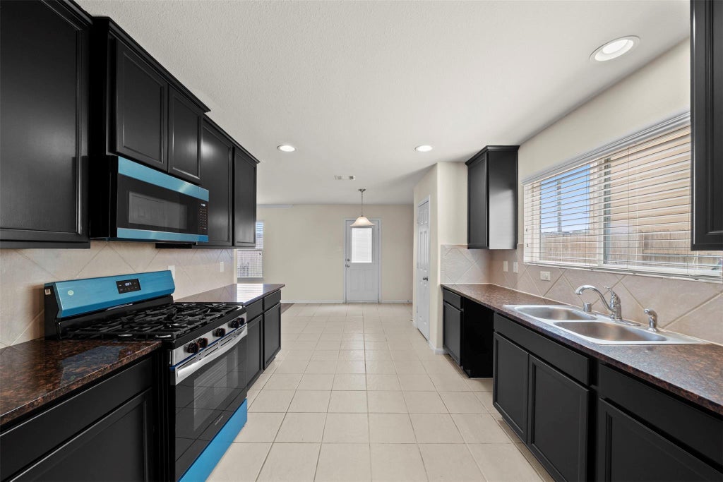Photo of 12939 Almeda Crossing Court, Houston, TX 77048 (MLS # 98809532)
