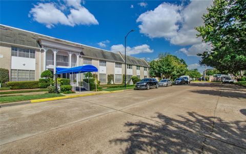 Photo of 2700 Bellefontaine Street #A31 32, Houston, TX 77025 (MLS # 25557027)