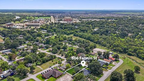 Photo of 606 Fannin Street, Richmond, TX 77469 (MLS # 13261088)