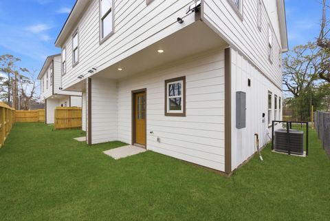 Tiny photo for 8408 Darien Street #A/B, Houston, TX 77028 (MLS # 89462218)