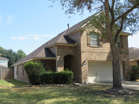 Homes For Sale - 16610 Berkshire Forest Drive<br/> Houston, TX 77095