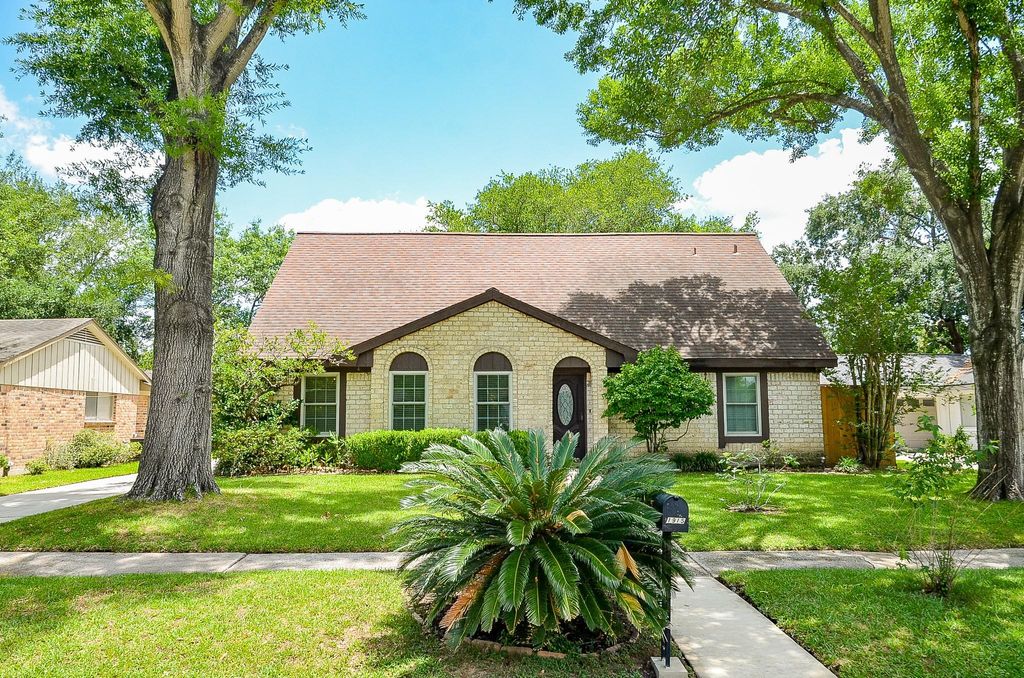 Photo of 1915 Ashford Hollow Lane, Houston, TX 77077 (MLS # 20032383)