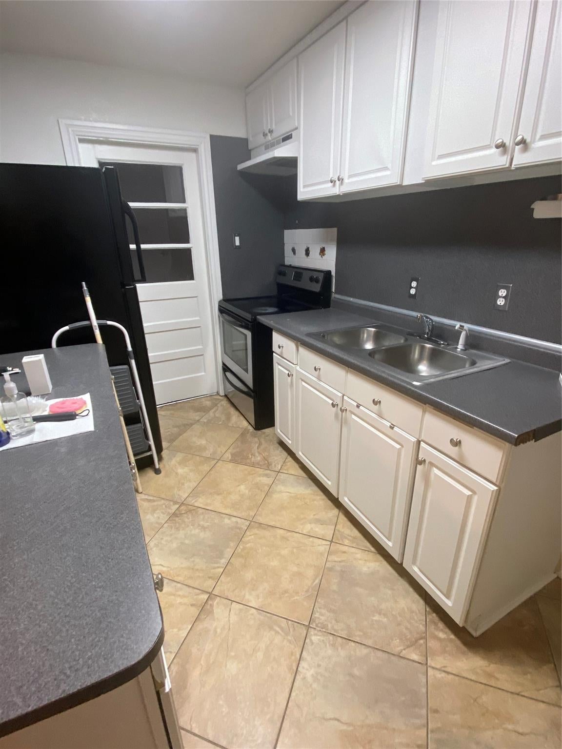 1711 Canary Circle
