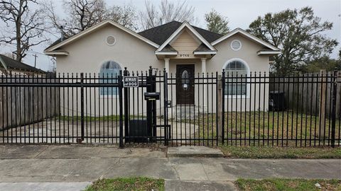 Photo of 4714 Sharon Street, Houston, TX 77020 (MLS # 85415587)