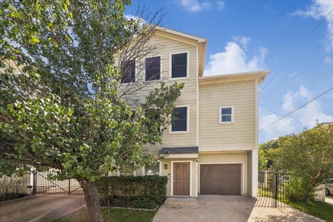 Photo of 1821 Lewis Street, Houston, TX 77009 (MLS # 11583118)