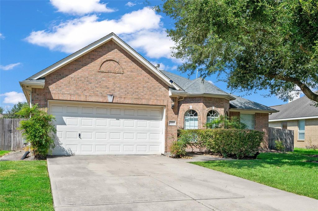 Photo of 11402 Bucks Bridge Lane, Sugar Land, TX 77498 (MLS # 22886900)