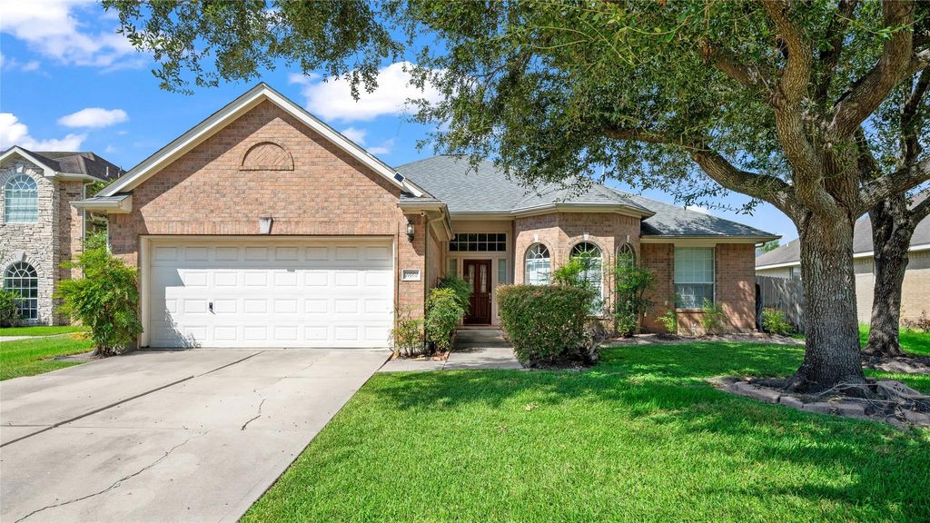 Photo of 11402 Bucks Bridge Lane, Sugar Land, TX 77498 (MLS # 22886900)