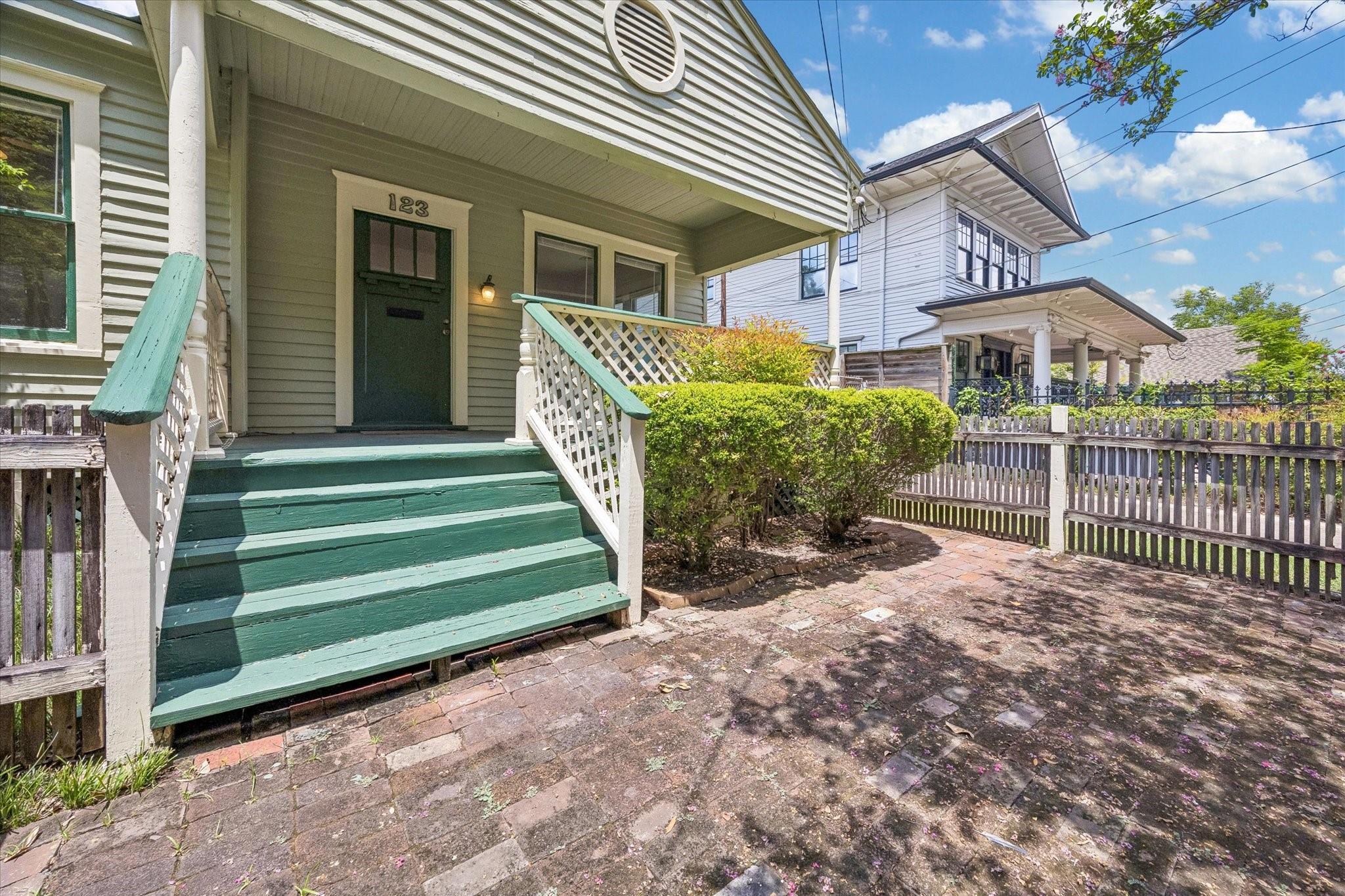 123 Parkview Street