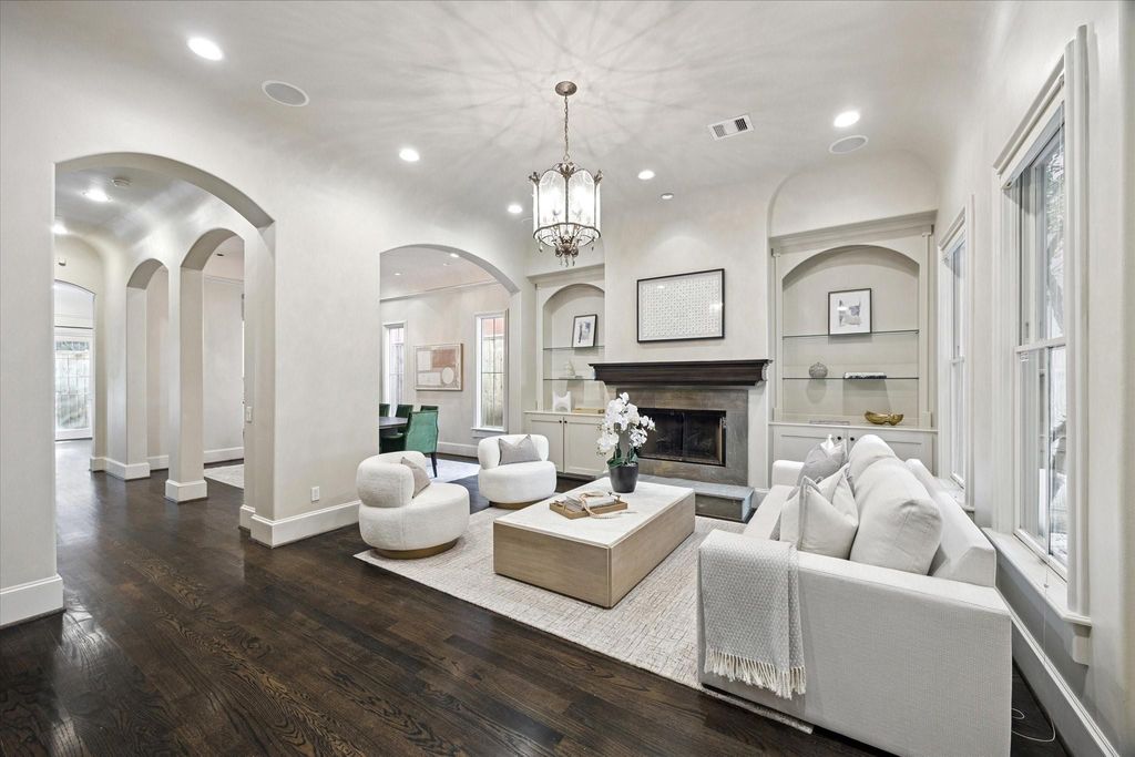 Photo of 2145 Fairview Avenue, Houston, TX 77019 (MLS # 10696085)