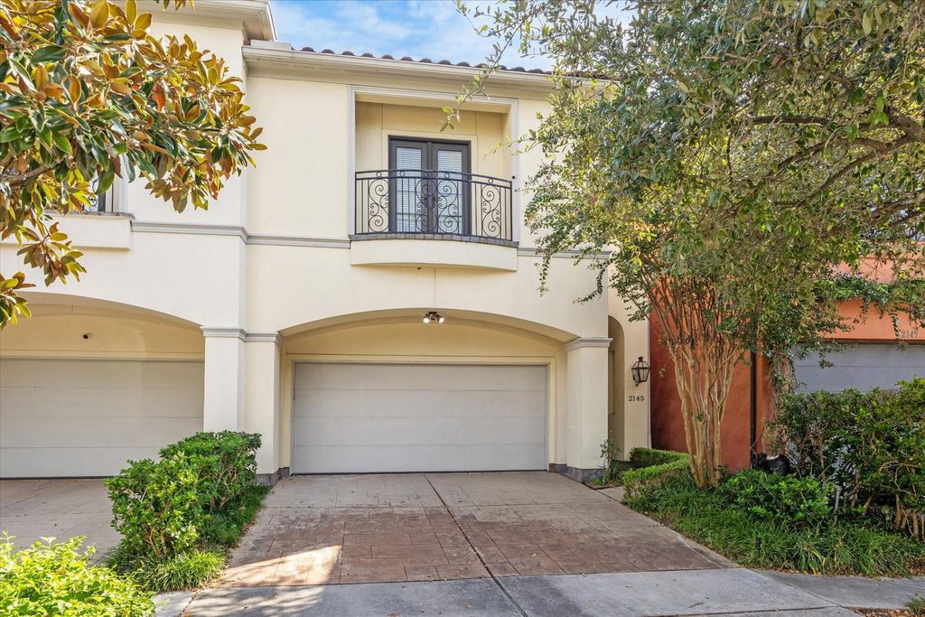 Photo of 2145 Fairview Avenue, Houston, TX 77019 (MLS # 10696085)