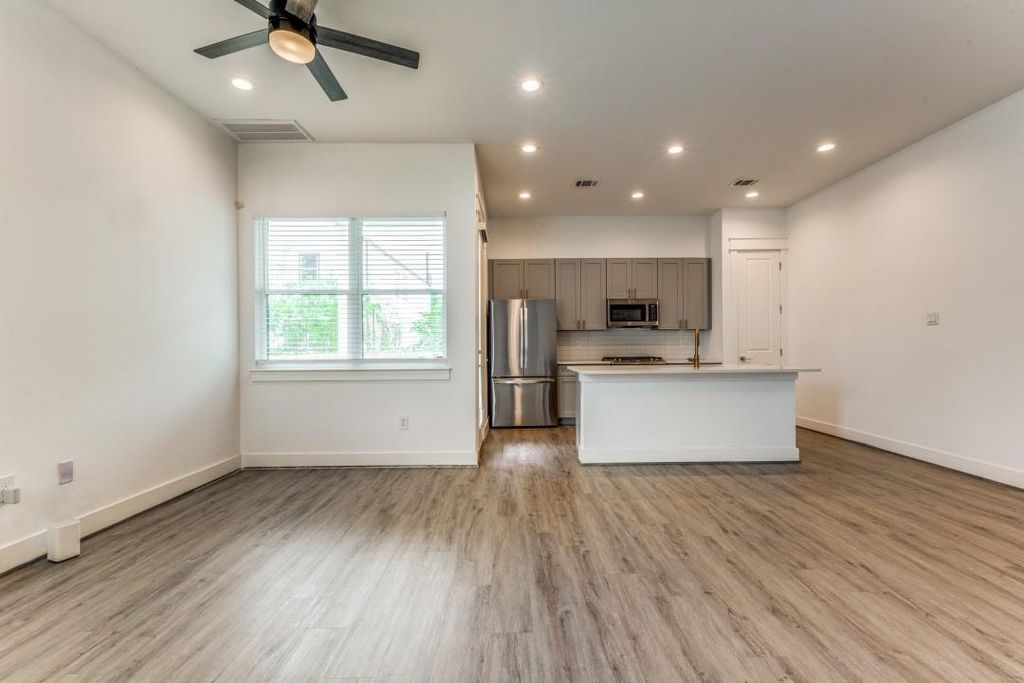 Photo of 728 E 38th Street, Houston, TX 77022 (MLS # 91569230)