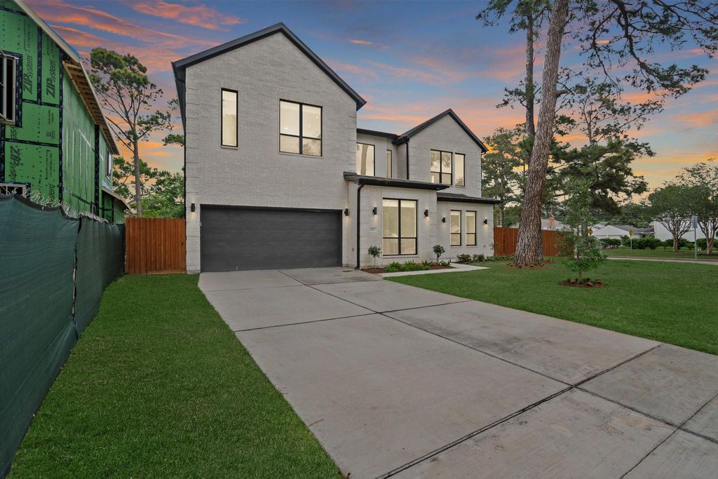 Photo of 14002 Woodthorpe Lane, Houston, TX 77079 (MLS # 22353976)