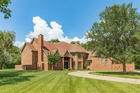 Photo of 113 Rosewood Street, Lake Jackson, TX 77566 (MLS # 20350222)