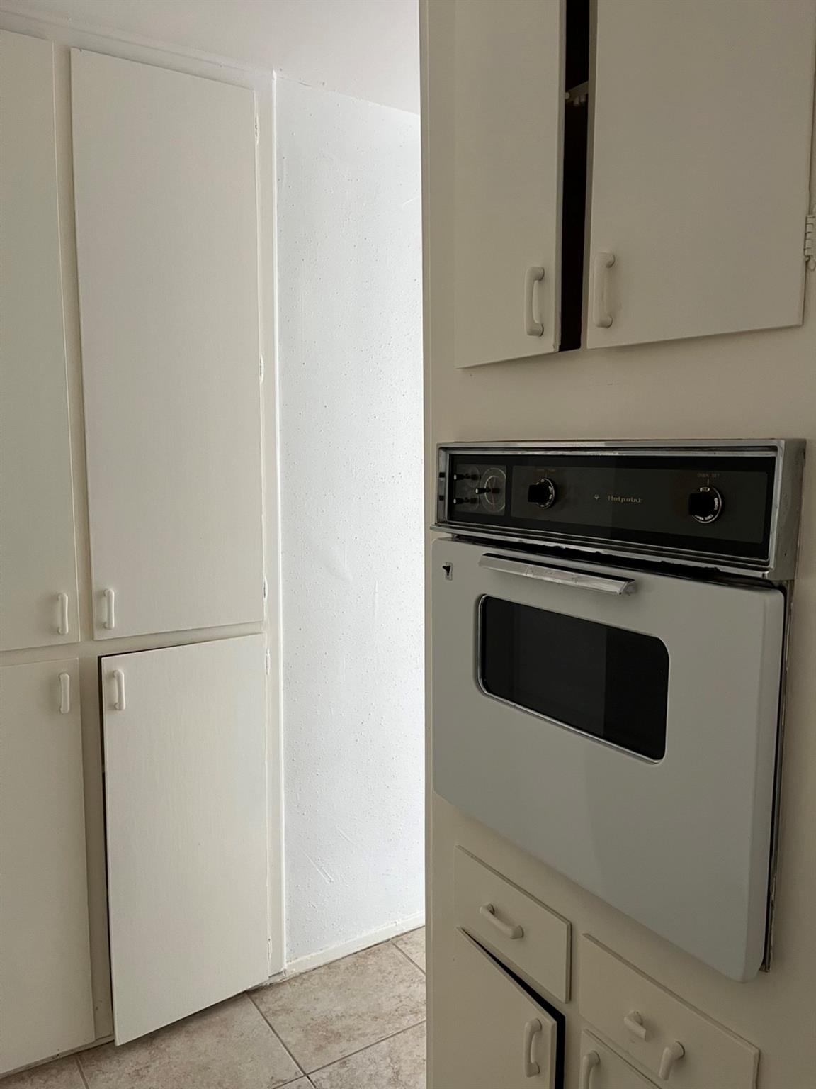 909 Silber Road 32E